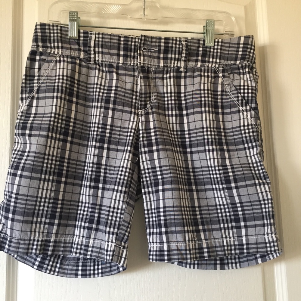 3/$21 American Eagle blue plaid Bermuda shorts
